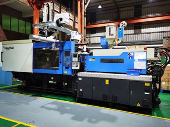 Μηχάνημα έγχυσης πλαστικού 2K